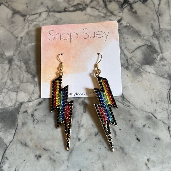 🔥🔥FIRE SALE🔥🔥 Brand New fashion earrings price for both - Picture 4 of 5